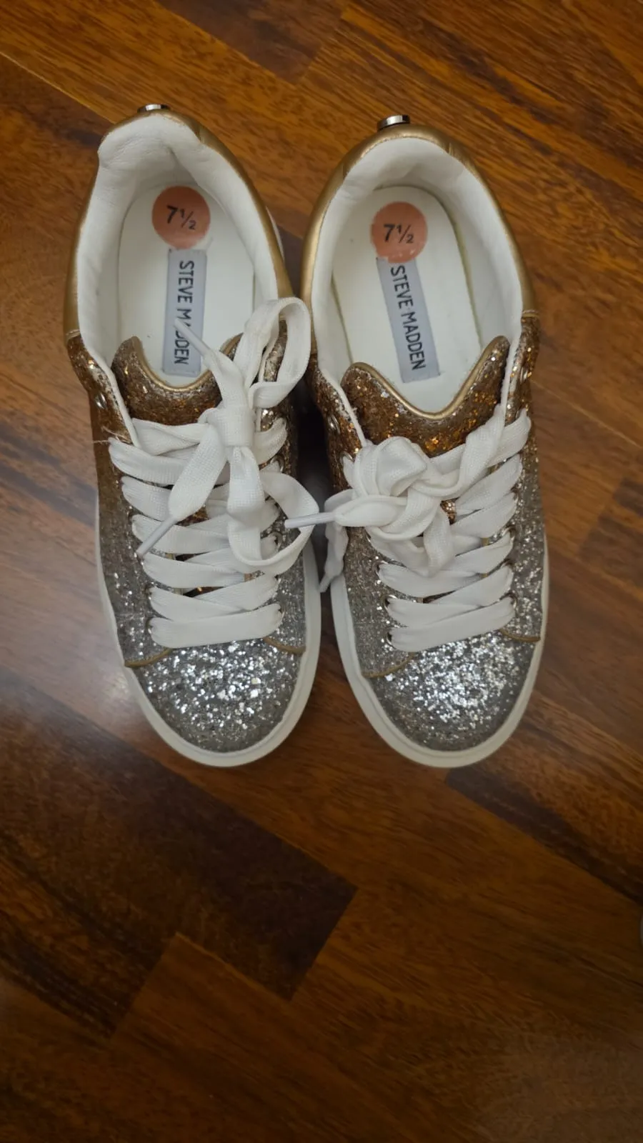 Steve Madden snekers