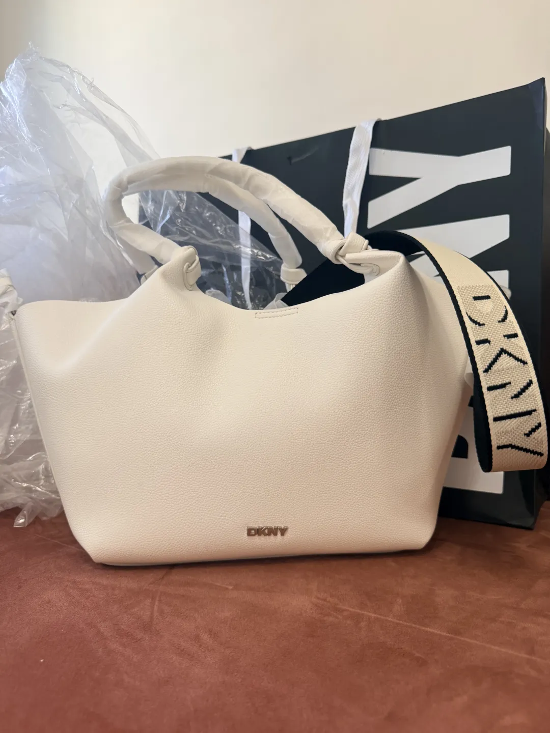 DKNY paula medium